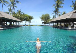 海前のプール　バリ島